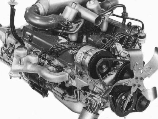 3.5/3.9 V8 Benzīna dzinējs